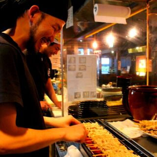 [新鮮的大烤鸡肉串] 品嚐最優質的新鮮烤鸡肉串♪