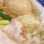 塩そば専門店 桑ばら - 大葉背脂MIX雲呑そば