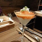 築地 BistroMasa - カリフラワーのムース、ズワイガニ、イクラ、キャビアのカクテル仕立て