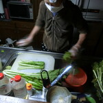 民宿モリ - 調理中