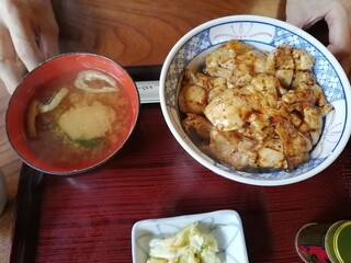 Atarashiya - 焼き鳥丼800円
