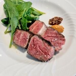 La Brianza - サカエヤ手当て鹿児島県産和牛熟成サーロイン炭火焼きロメスコソースタスマニア産粒マスタード檜の香り。