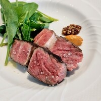La Brianza - サカエヤ手当て鹿児島県産和牛熟成サーロイン炭火焼きロメスコソースタスマニア産粒マスタード檜の香り。サカエヤさんの熟成牛をブリアンツァの火入れでいただくの大好き(*˘︶˘*).｡.:*♡ボリューム嬉しい