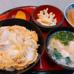 島屋食堂 - 料理写真:カツ丼定食と煮物