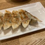 酒と飯のひら井 - 餃子は１個たべちゃいました。