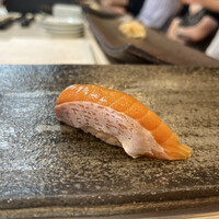 松寿司 - 近海のマス。丁寧な包丁捌き。