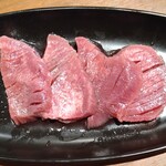 焼肉冷麺やまなか家 - 厚切り牛塩タン