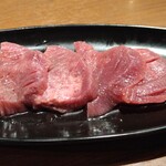 焼肉冷麺やまなか家 - 厚切り牛塩タン