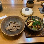 手打ち蕎麦・鮨 いまふく - 玄挽きぐるみ微粉平打ち熱盛り（長崎県対馬在来種）＋アナグマ熱汁