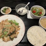中華食堂 やまちゃん - イカのオイスターソース炒め 950円(ランチセット)