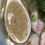 博多濃麻呂 - 骨感のあるスープ