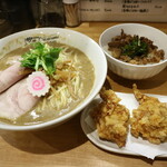 ANTI NOODLE - 鶏煮込み醤油と腹起きるセットです☆　2022-1119訪問