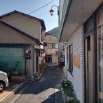 Takakura - 店のある小路