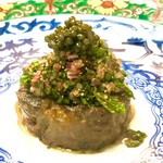 美会 - 豚肉ではなく和牛　ハーブやパクチーのサラダ　そしてキャビア