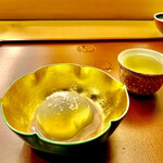 美会 - 定番、カノムピアップクン　米粉で出来たココナッツミルクのデザート