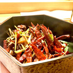 美会 - 虎河豚唐揚げを朝天辣椒　八角でまぶしてます　激辛だけど旨い！