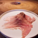 前芝料理店 - ⚫アミューズ「ジャンボンドバイヨンヌ・18か月熟成生ハム　玉葱のキッシュ」