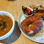 カメイノ食堂 - メルジメッキチョルバス