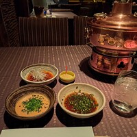 瀬里奈 本店 - しゃぶしゃぶのタレ３種類です。