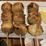 焼鳥 庄ちゃん  - 皮巻きニンニク