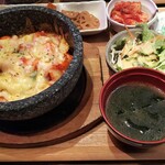 韓国料理 ホンデポチャ - 【ランチメニュー】チーズタッカル石焼ビビンパ