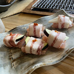 ろばたやき山ろく - ささみ　野菜とささみを豚肉で巻いてます。これはどちらでも