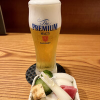 里葉亭 - グラス生ビール　お通しのぬか漬け