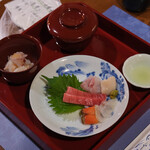 かな半旅館 - 【本膳（ほんぜん）】、《魚軒（さしみ）》