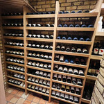 おにく 花柳 - ◎ワインセラーを見せて頂きました。フレンチレストラン並みのワインセラー。