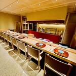 おにく 花柳 - ◎カウンター席が8席に増えた。