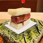 おにく 花柳 - ◎定番メニューのヒレカツサンドは常連さんから大人気！