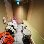 おにく 花柳 - ◎店内にあるウェイティングルーム。