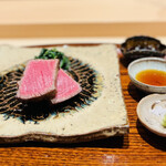 おにく 花柳 - ◎鳥取和牛のシャトーブリアン。器は唐津の土平窯の藤ノ木土平先生の作品。