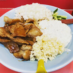 立川マシマシ - 私なりに盛り付けてみました☆ 玉ねぎとにんにくが加わると映えますね♪