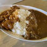 Kaochan - 2022/11/20
                      大盛もつカレー 1,000円
                      肉が2倍 肉ラーメン 850円
                      ニンニク盛合せ 450円