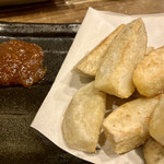 すし酒場 魚あるき - 揚げた里芋。ホクホク美味しくて甘味噌なしでもいけます…