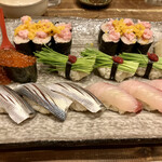 すし酒場 魚あるき - 赤酢のお寿司。見た目もきれい…