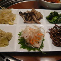 松阪牛炭火焼肉 東海亭 - ナムル盛り合わせ