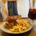 KAKUMEI Burger & cafe - チェダーチーズバーガー