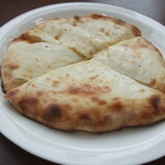 インド&ネパール料理 ナンハウスシリス - 1枚ハーフチーズナンおかわり