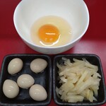 ラーメン二郎 - うずら、千切生姜、生玉子