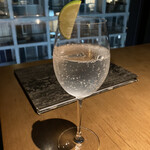 蕃 YORONIKU - 限定コースだからか、奥の半個室でした。これはお値段以上かも。普通にラッキーでした。