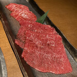 蕃 YORONIKU - 本日の赤身とツチノコです。だんだん肉のクオリティ上がります。