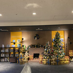 カジュアル・リゾート・ダイニング セリーナ - 休憩スペースのクリスマスツリー