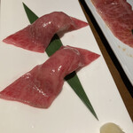 蕃 YORONIKU - 握りです。美味しいですが、シャリがちょっと固まってました。