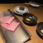 蕃 YORONIKU - ザブトンのすき焼きトリュフ添え。高級感は凄いですが、ここまでくると美味しさと値段が比例せず、ヨロニクの良さであるコスパがやや悪化します。