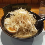 横浜家系 絶の味 - ネギラーメン750円＋味玉