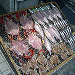 鮮魚・お食事処 山正 - 干物の天日干し