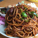 カメイノ食堂 - 焦げ茶色の山！喫茶店のナポリタン♪