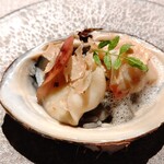 ヒカリヤ ニシ - 北寄貝のイカ墨リゾット